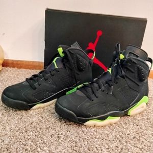 Jordan retro 6 green lightning used men size 9
